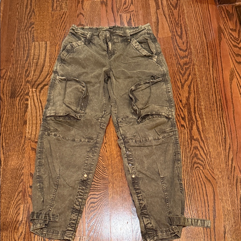 We the Free Stylish Cargo utility Pants in Olive Green